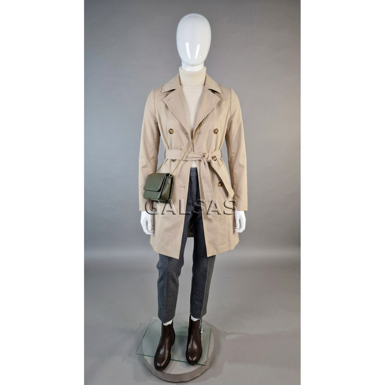 2XL Female Mannequin XXL76 - featureless face, glossy white. Plastic 5 2XL Female Mannequin XXL76 - featureless face, glossy white. Plastic 5