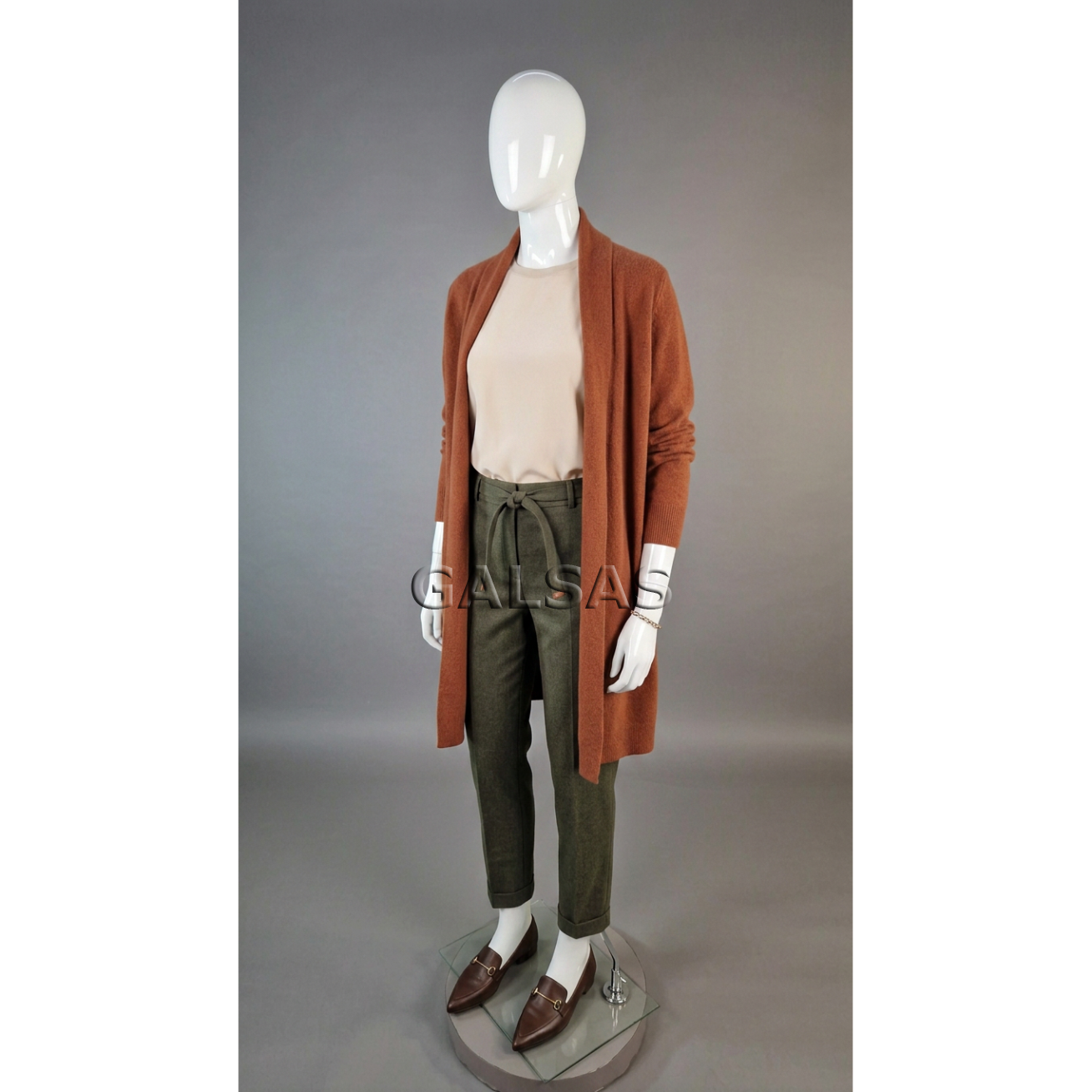 2XL Female Mannequin XXL76 - featureless face, glossy white. Plastic 9