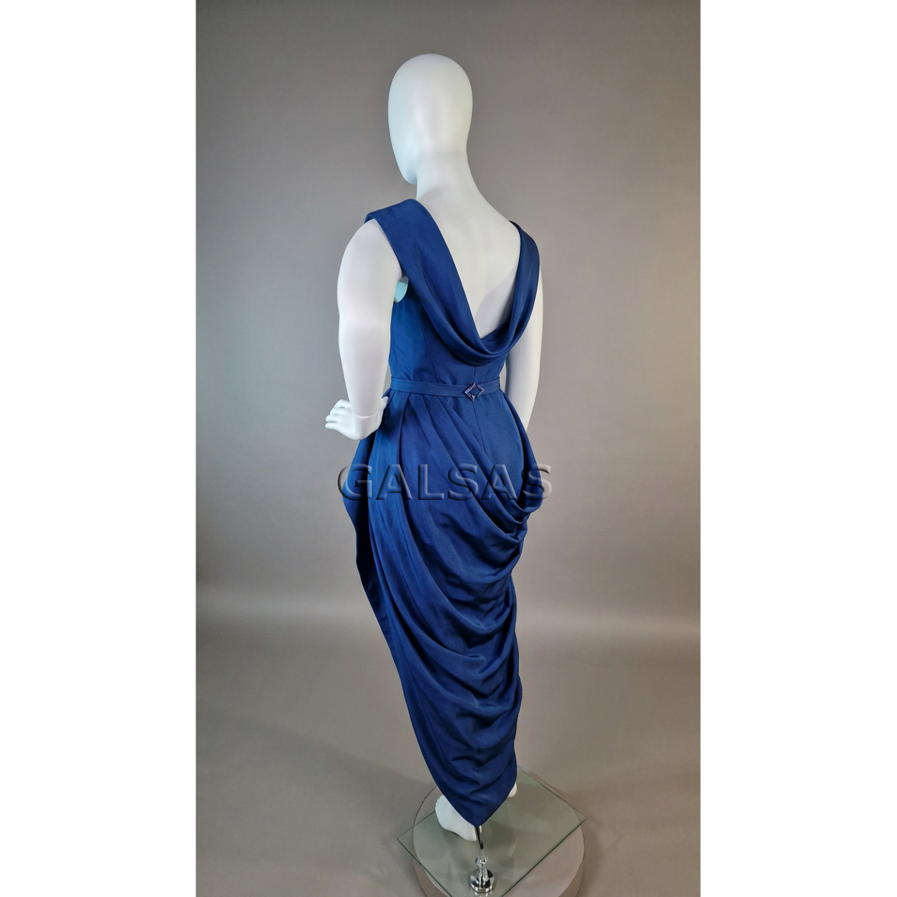 2XL Female Mannequin XXL79 - full-body, featureless face, matte white. Plastic 8