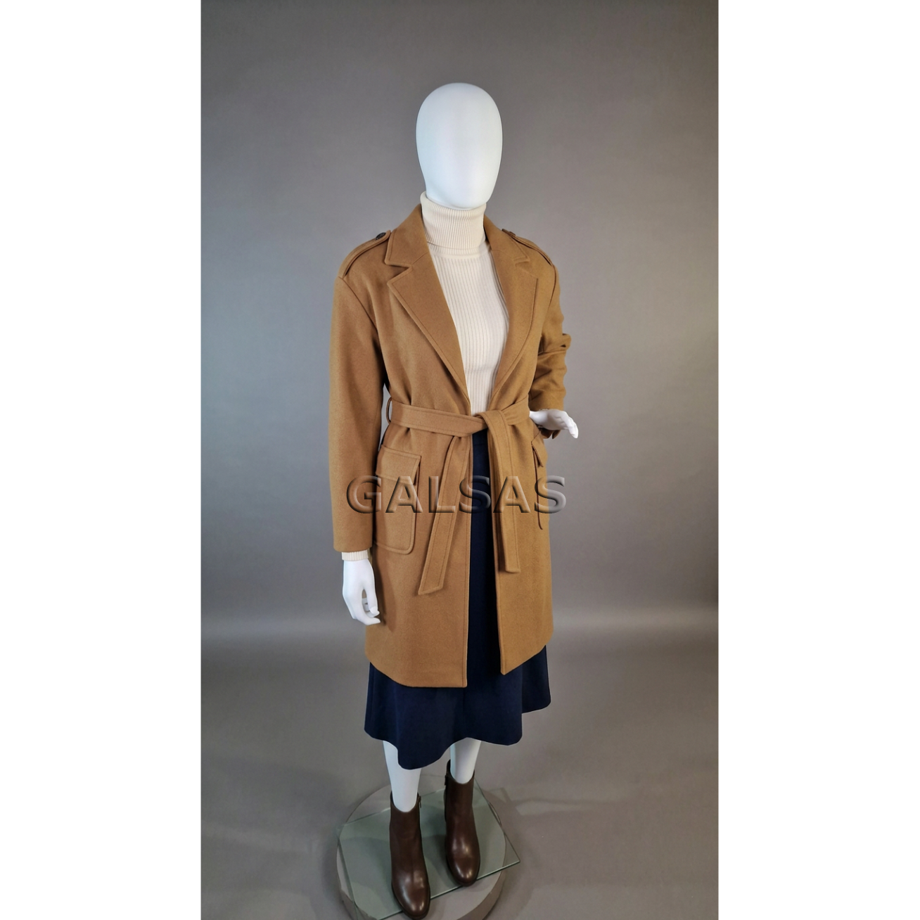 2XL Female Mannequin XXL79 - full-body, featureless face, matte white. Plastic 1