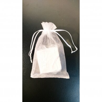 Dovanu maišeliai - organza, balta spalva, 5 x 7 cm - juvelyrikos, bižuterijos papuošalų pakavimui.