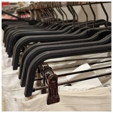 Universal Clip Hanger. Black plastic. Length: 32 cm Universal Clip Hanger. Black plastic. Length: 32 cm