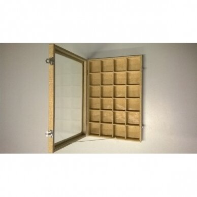 Papuošalų dėžutė su stikliniu dangčiu, 24 skyreliai, lino imitacija, dydis 25 x 35 cm, skyrelio matmenys - 55 x 55 mm