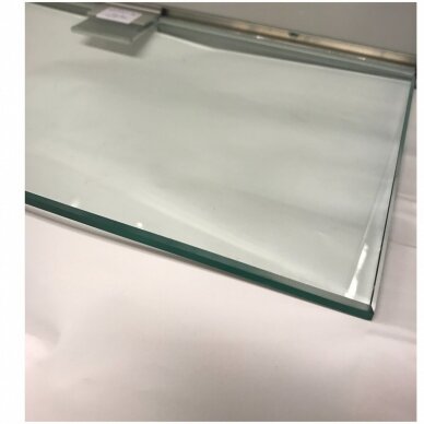 Rūdīta stikla plaukts. Garums 1m, platums 200 mm, biezums 8 mm. Prece netiek nosūtīta - izņemt no noliktavas.