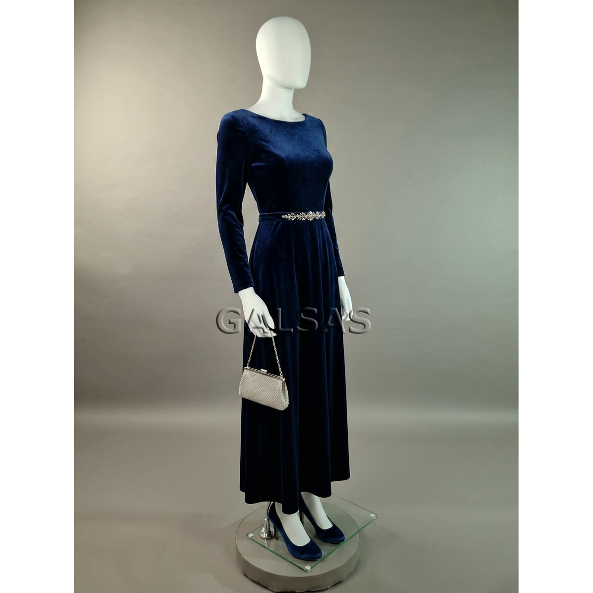 Female Full-Body Mannequin BF6-B-MAT, Matte White. Plastic. 5 Female Full-Body Mannequin BF6-B-MAT, Matte White. Plastic. 5