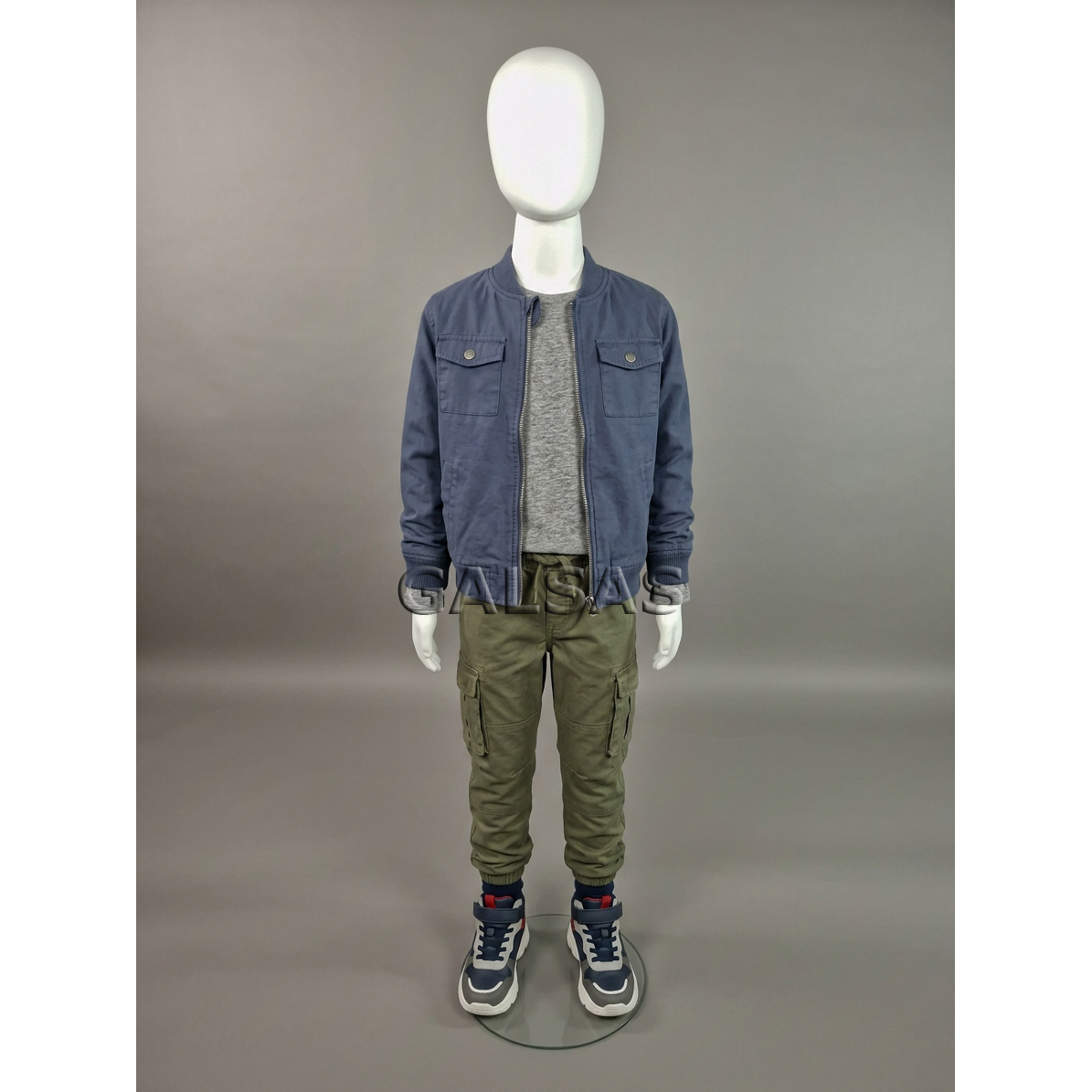 Child Mannequin VAI-B-MAT - Full-Body, Featureless Face, Matte White. H-147 cm 1