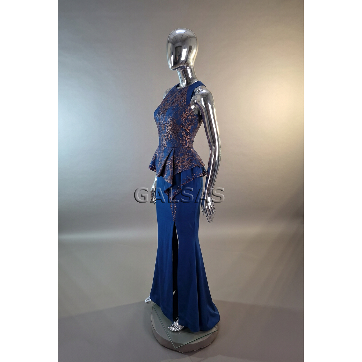 Matte White Female Full-Body Mannequin MAF13-B-MAT. Plastic. 7 Matte White Female Full-Body Mannequin MAF13-B-MAT. Plastic. 7