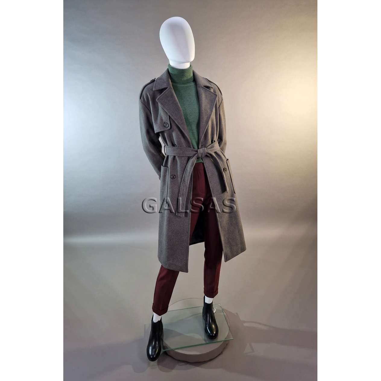 Matte White Female Full-Body Mannequin MAF13-B-MAT. Plastic. 1 Matte White Female Full-Body Mannequin MAF13-B-MAT. Plastic. 1