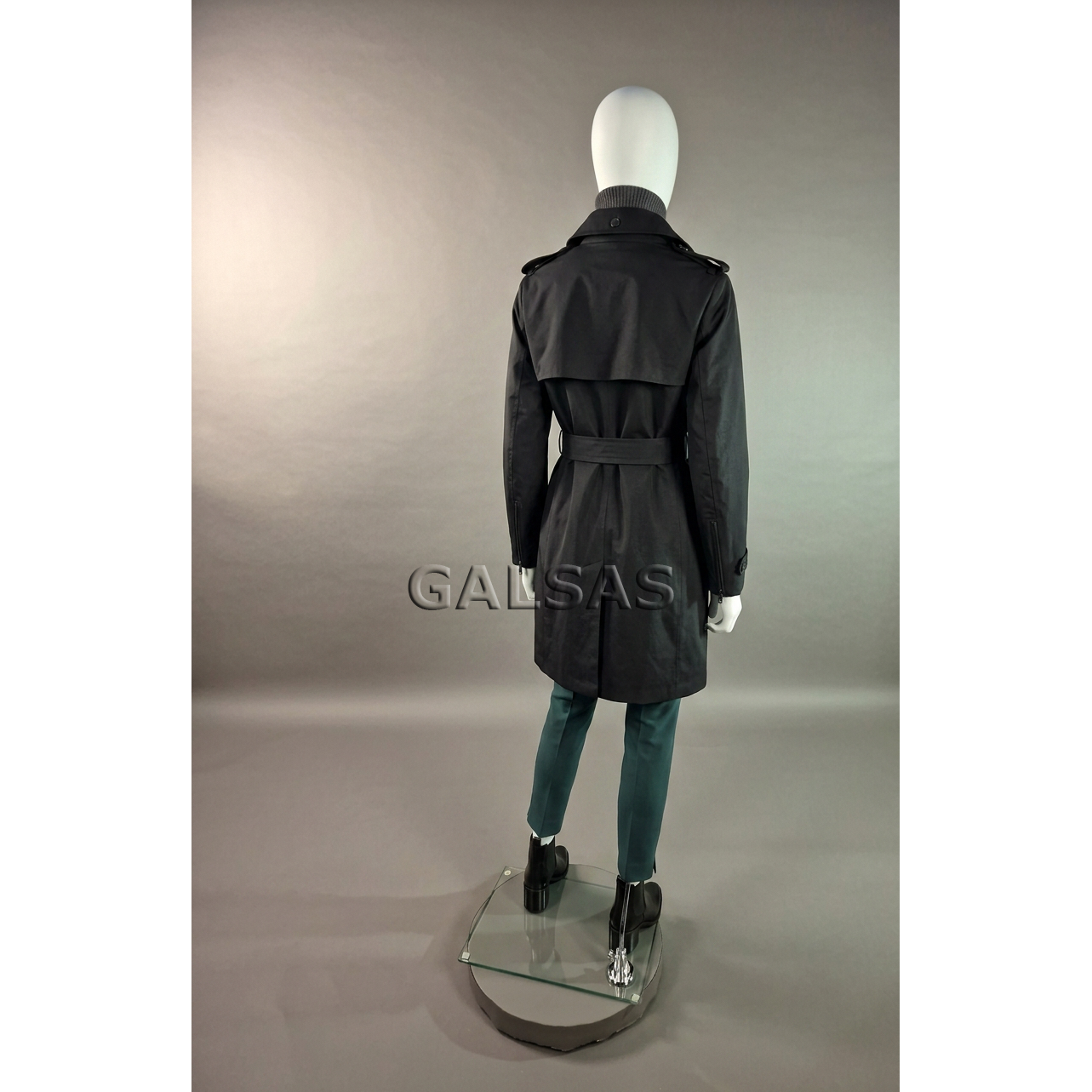 Female Full-Body Mannequin M1017K-B-MAT, Matte White. Plastic. 7 Female Full-Body Mannequin M1017K-B-MAT, Matte White. Plastic. 7