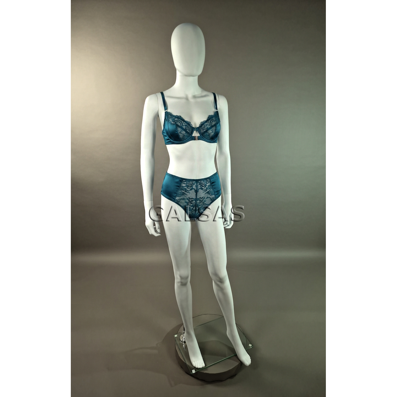 Female Full-Body Mannequin M1017K-B-MAT, Matte White. Plastic. 8 Female Full-Body Mannequin M1017K-B-MAT, Matte White. Plastic. 8