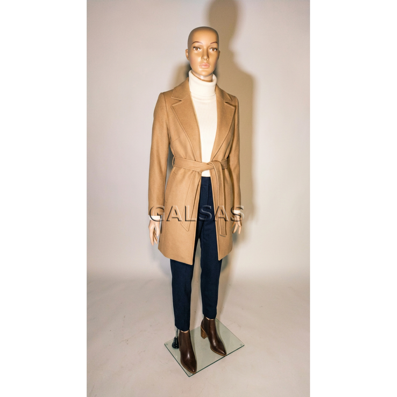 Female Full-Body Mannequin, Model XMA-010, with Face, Skin Tone 3 Female Full-Body Mannequin, Model XMA-010, with Face, Skin Tone 3