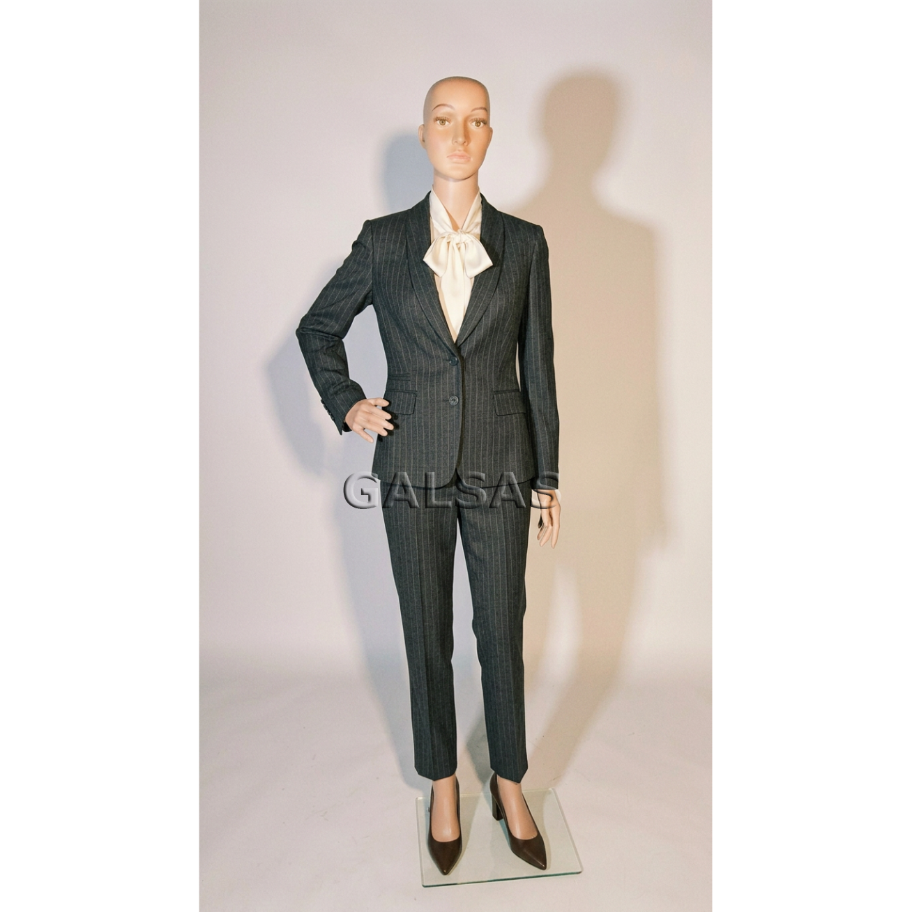 Female Full-Body Mannequin XMA-04, with Face, Skin Tone 1 Female Full-Body Mannequin XMA-04, with Face, Skin Tone 1