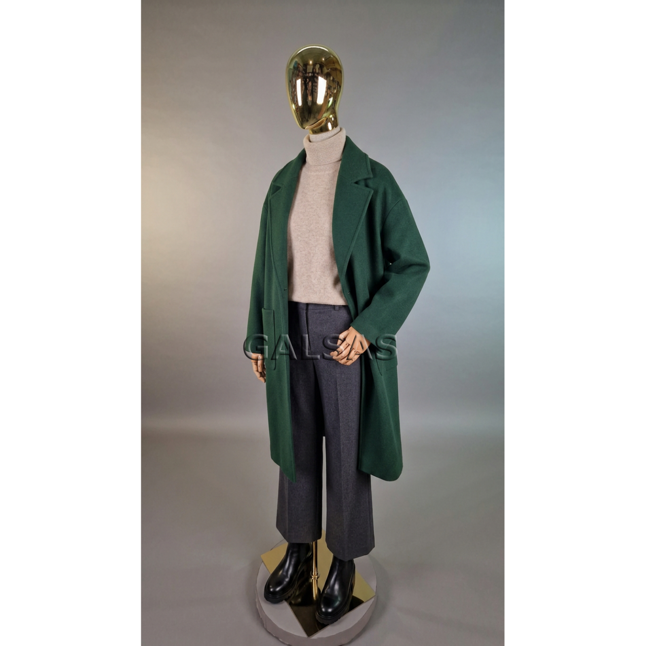 Female mannequin for clothing, stores, exhibitions - with wooden arms, linen-covered body, gold head - Model T65-Gold 1 Female mannequin for clothing, stores, exhibitions - with wooden arms, linen-covered body, gold head - Model T65-Gold 1