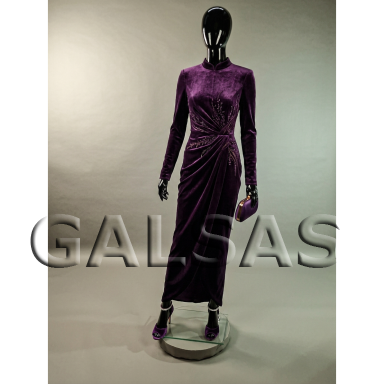 Female Full-Body Mannequin M1017D-J-BLIZG - full-body, glossy black. Plastic. Female Full-Body Mannequin M1017D-J-BLIZG - full-body, glossy black. Plastic.