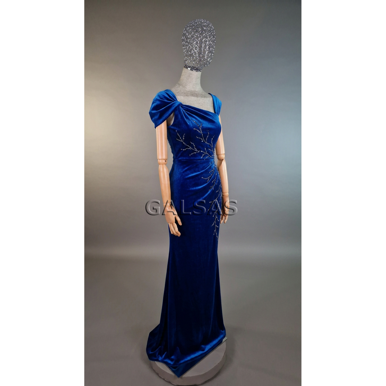 Linen Female Mannequin with Wooden Arms and a Silver Mesh Head - for Selling Clothing, Stores, Exhibitions 3