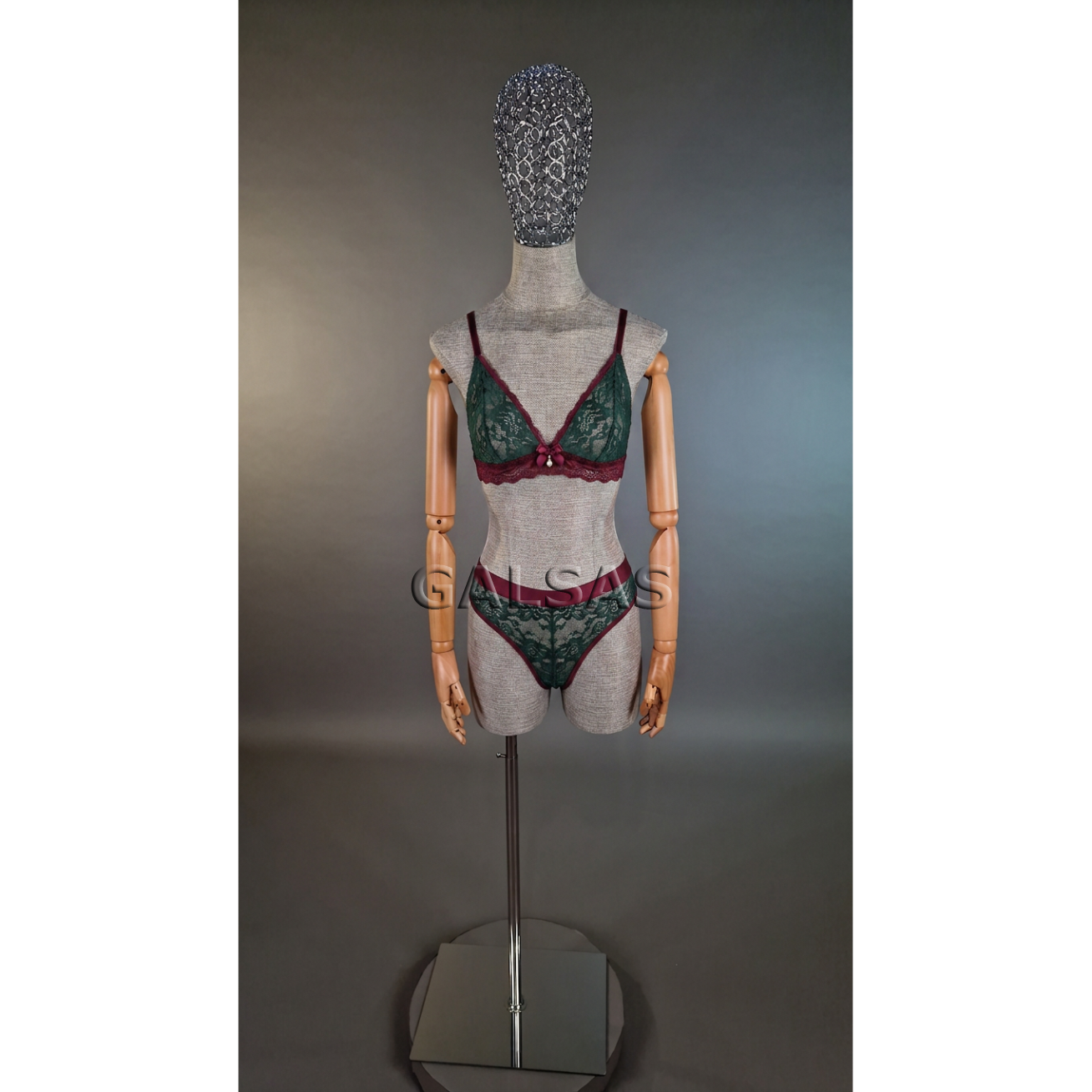 Linen Female Mannequin with Wooden Arms and a Silver Mesh Head - for Selling Clothing, Stores, Exhibitions 4 Linen Female Mannequin with Wooden Arms and a Silver Mesh Head - for Selling Clothing, Stores, Exhibitions 4