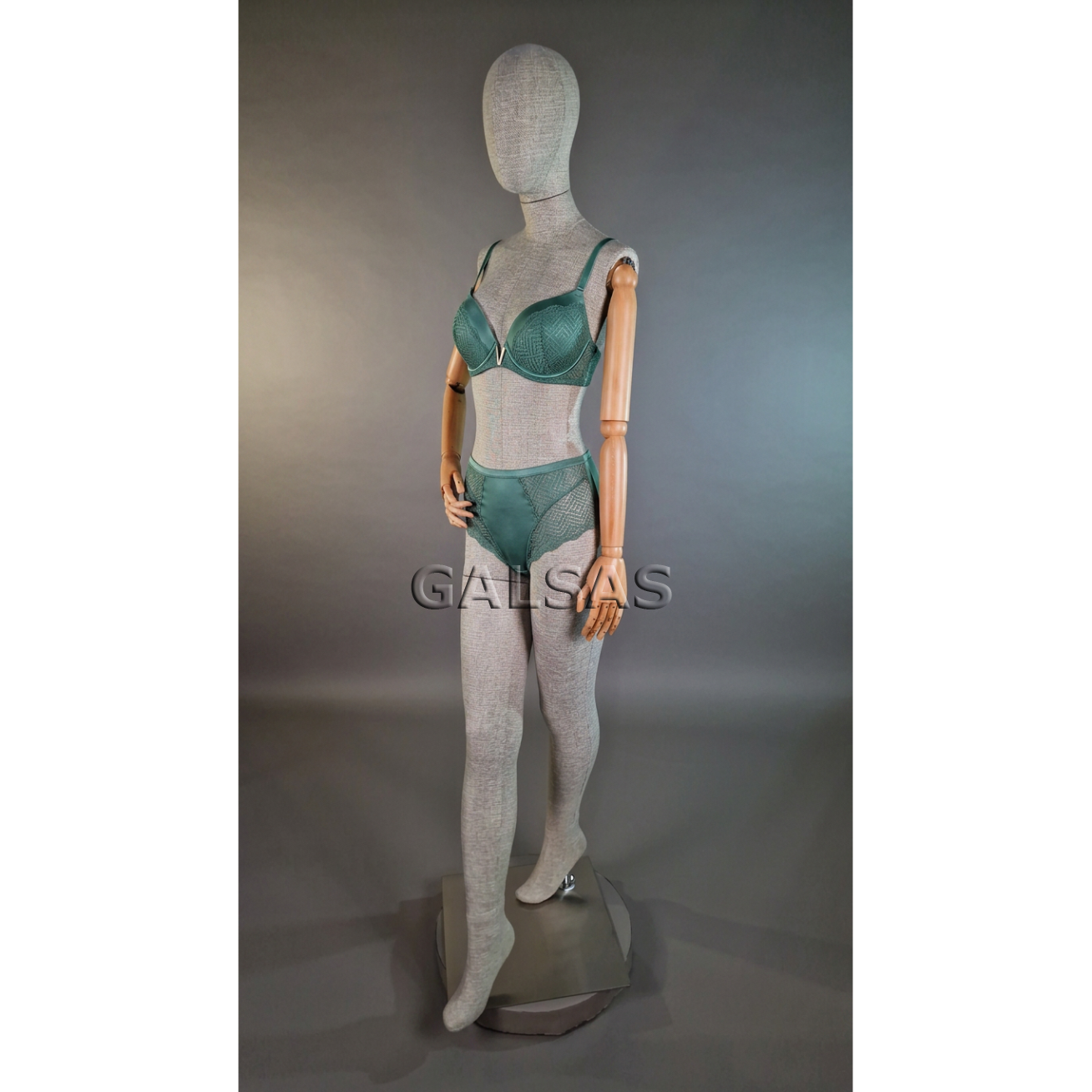 Female Mannequin T69 – full-body, linen-covered, with wooden arms. For displaying and selling clothing in stores and at exhibitions 6 Female Mannequin T69 – full-body, linen-covered, with wooden arms. For displaying and selling clothing in stores and at exhibitions 6