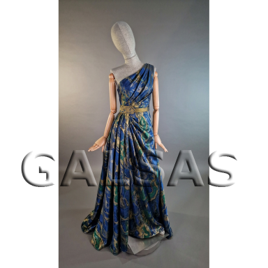 Full-Body Linen-Covered Female Mannequin with Wooden Arms. For Clothing Retail, Exhibitions, and Stores Full-Body Linen-Covered Female Mannequin with Wooden Arms. For Clothing Retail, Exhibitions, and Stores
