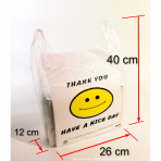 HDPE maišeliai su rankenomis prekių įpakavimui. Matmuo 26 x 40 cm 15 mkr 100 vnt