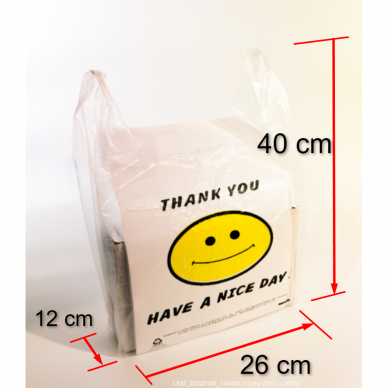 Plastmasas maisiņi ar rokturiem preču iepakošanai. Izmēri 26 x 40 cm 15 mkr 100 gab