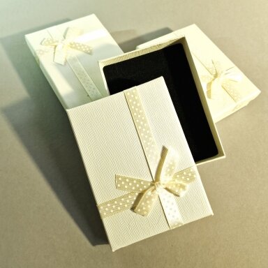 Paper Jewelry Gift Box with Foam Insert, Warm White, 8 x 11 x 3 cm, Pack of 12 Paper Jewelry Gift Box with Foam Insert, Warm White, 8 x 11 x 3 cm, Pack of 12