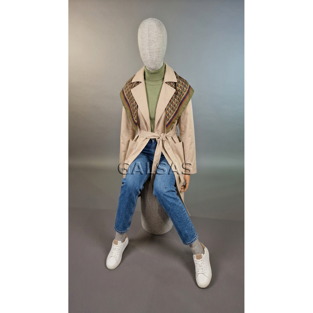 Seated linen female mannequin with wooden arms. For displaying and selling clothing, exhibitions, stores 6