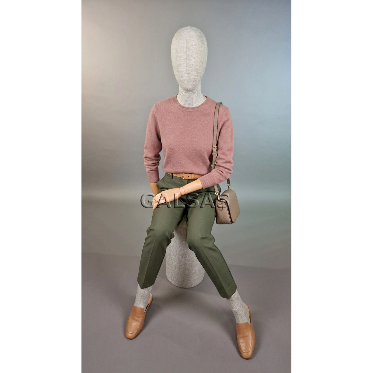Seated linen female mannequin with wooden arms. For displaying and selling clothing, exhibitions, stores 9 Seated linen female mannequin with wooden arms. For displaying and selling clothing, exhibitions, stores 9
