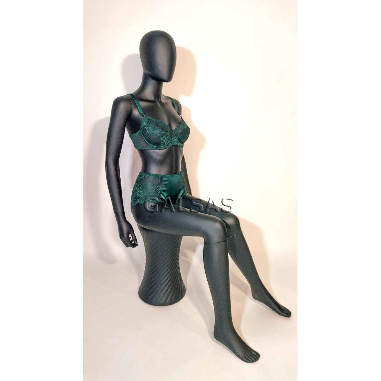 Seated Mannequin MOT-TF2-J - female, full-body, matte black. Plastic 7 Seated Mannequin MOT-TF2-J - female, full-body, matte black. Plastic 7