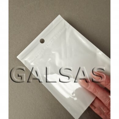 Balti užklijuojami maišeliai 4 x 8 +3 cm - su balta nugarėle ir skylutė