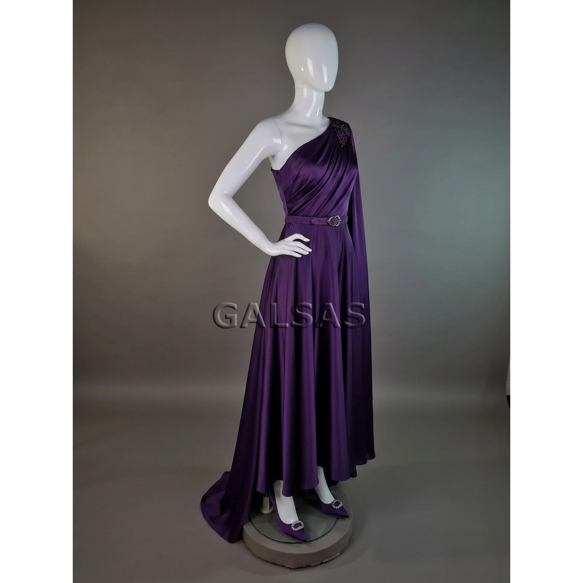 White Female Full-Body Mannequin, Glossy, Model 6007-B-BLIZG. Plastic. 5 White Female Full-Body Mannequin, Glossy, Model 6007-B-BLIZG. Plastic. 5