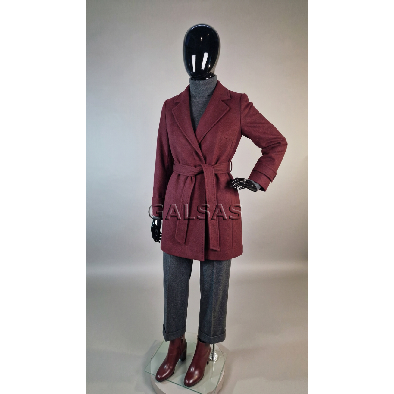 XXL Female Full-Body Display Mannequin, Glossy Black. Plastic. Model XXL80 3 XXL Female Full-Body Display Mannequin, Glossy Black. Plastic. Model XXL80 3