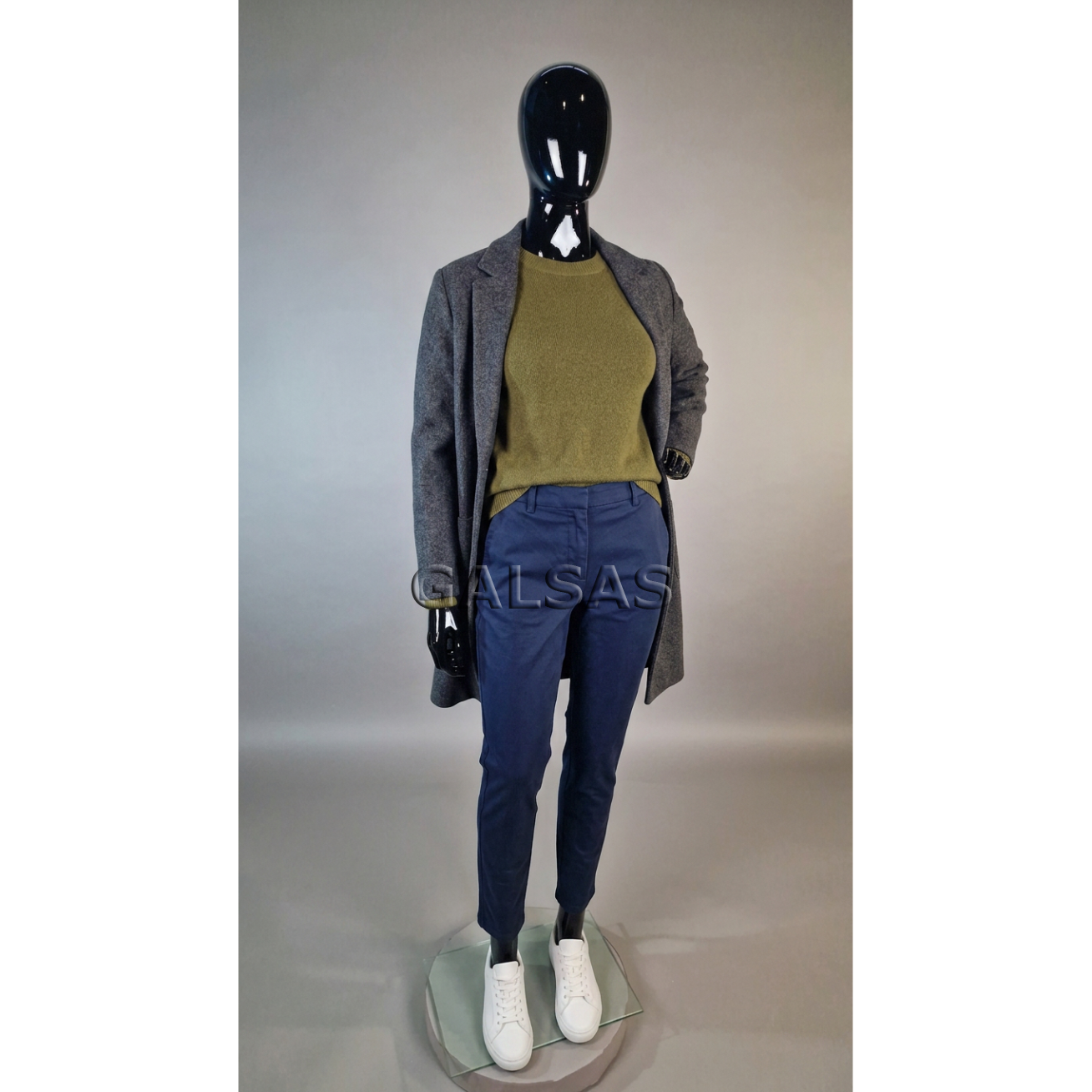 XXL Female Full-Body Display Mannequin, Glossy Black. Plastic. Model XXL80 5 XXL Female Full-Body Display Mannequin, Glossy Black. Plastic. Model XXL80 5