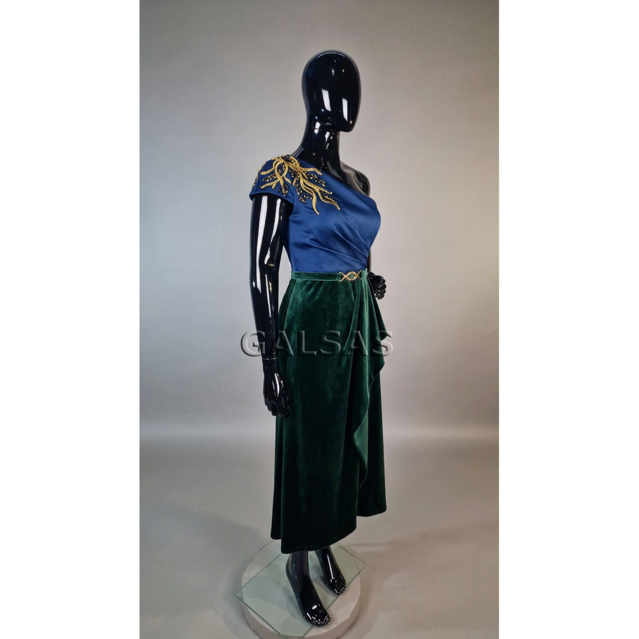 XXL Female Full-Body Display Mannequin, Glossy Black. Plastic. Model XXL80 9 XXL Female Full-Body Display Mannequin, Glossy Black. Plastic. Model XXL80 9