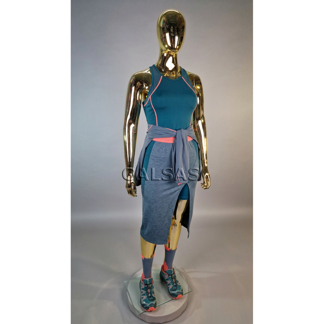 XXL-Gold Female Full-Body Mannequin - gold color, featureless face. Plastic 9